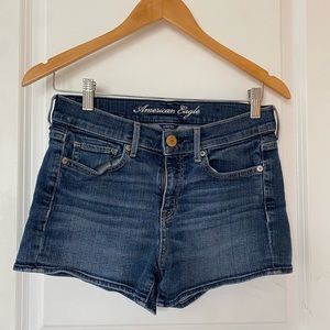 American eagle stretch denim shorts size 4 waist 15 in length 10 in